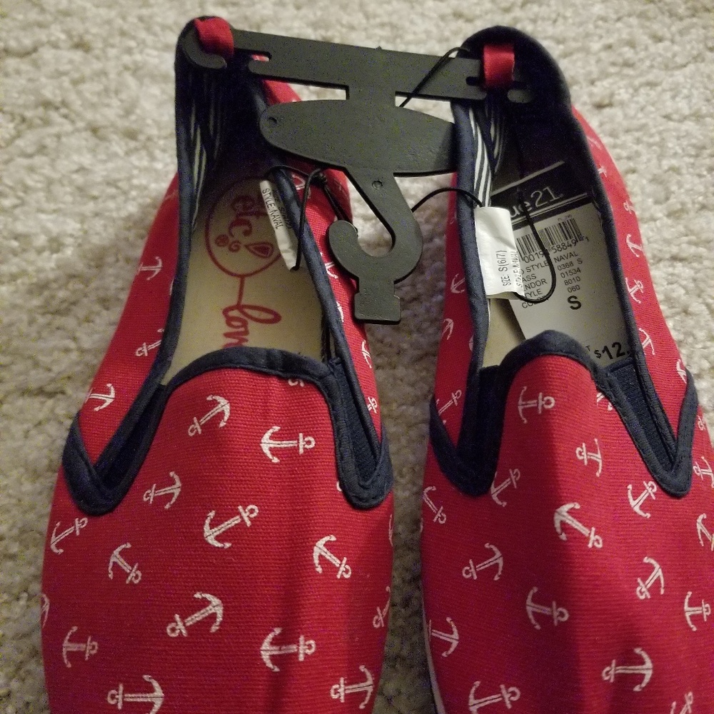 BNWT Red Anchor Canvas size small ( 6 / 7) slipons